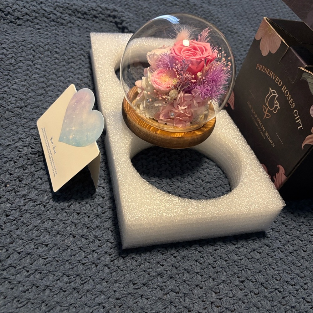 Preserved Roses Gift Box - Picture 4 of 5